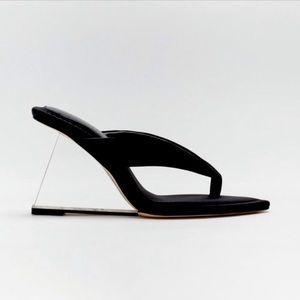 Good American
Cinderella Sandals